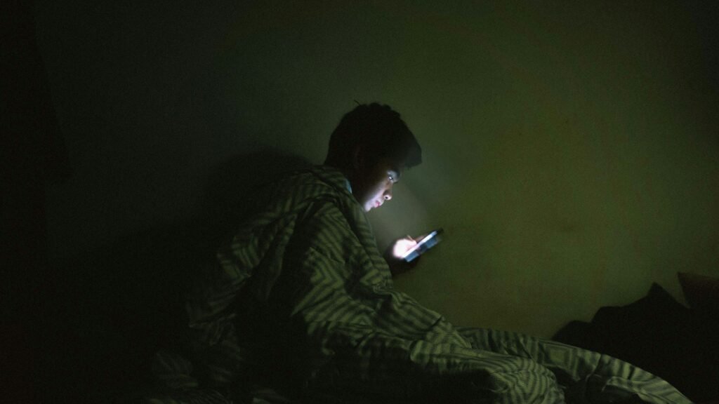 Why Excessive Screen Time Disrupts Digital Detox and Slow Living